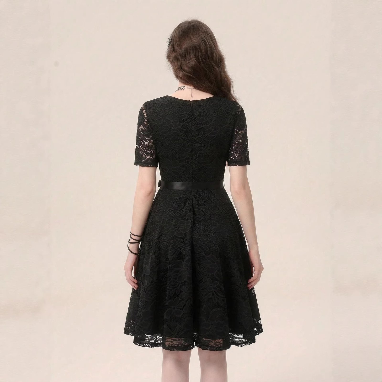 Belted A-Line Dress with Lace Accents - Imagen 4