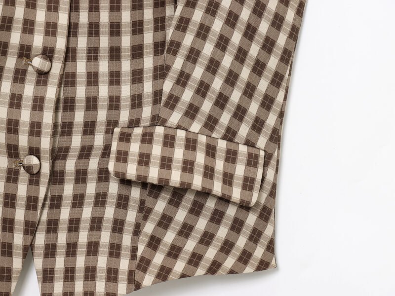 1468910358608478208.jpeg Plaid Button Vest Top