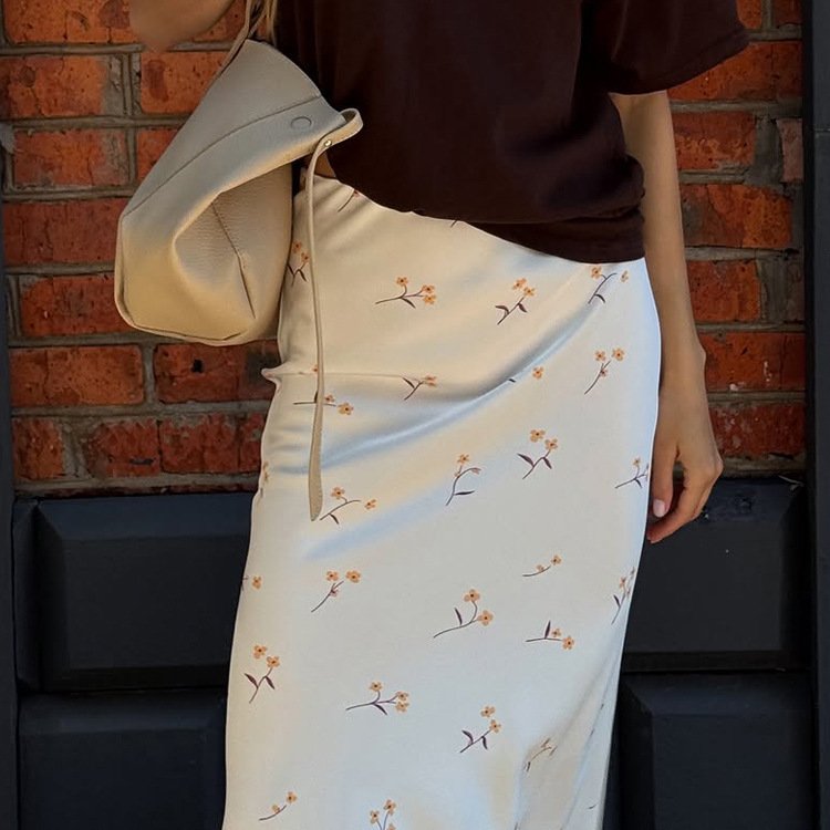 O1CN013RO9Dj2KYCgzW7YgE_2212760969568-0-cib.jpg Floral Satin Midi Skirt