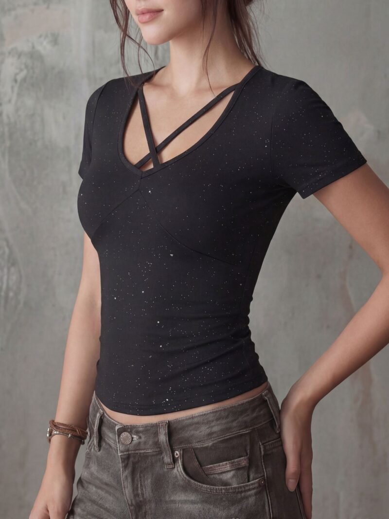 O1CN01mPaWp31QQJNx35YKn_2216361781970-0-cib.jpg Cutout Slim Fit Top