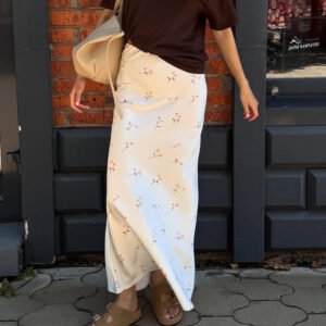 O1CN01ozKcYB2KYCh0aRBB6_2212760969568-0-cib.jpg Floral Satin Midi Skirt